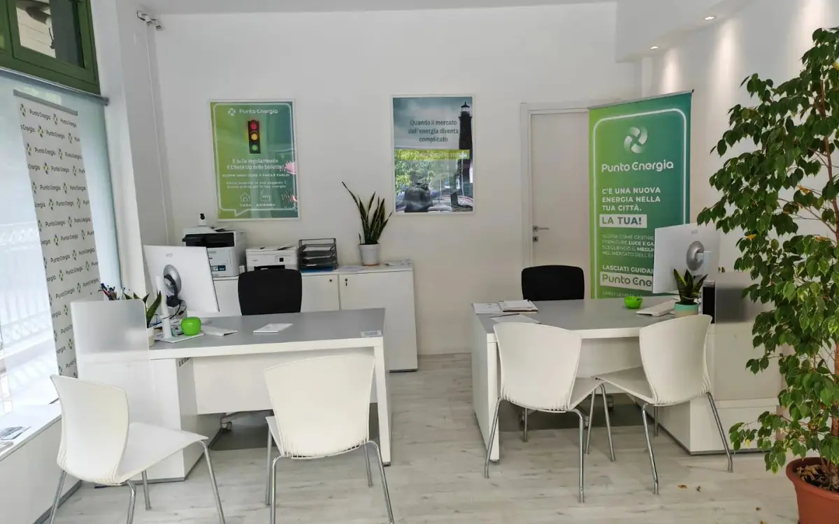 Interno della sede Punto Energia a Massa